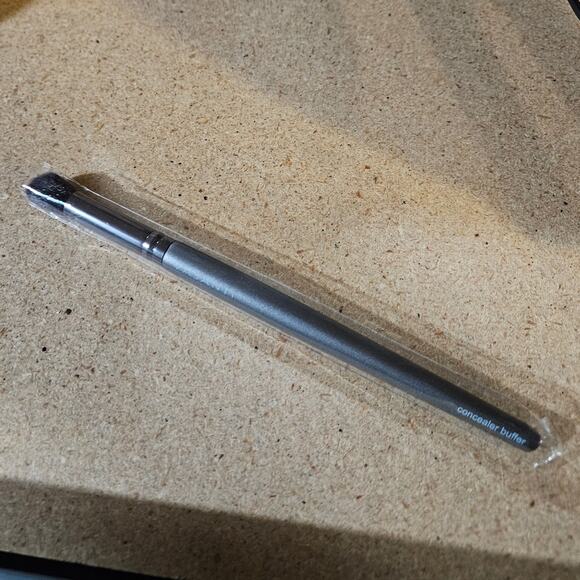 Vasanti Concealer Buffer Brush - Picture 2 of 4